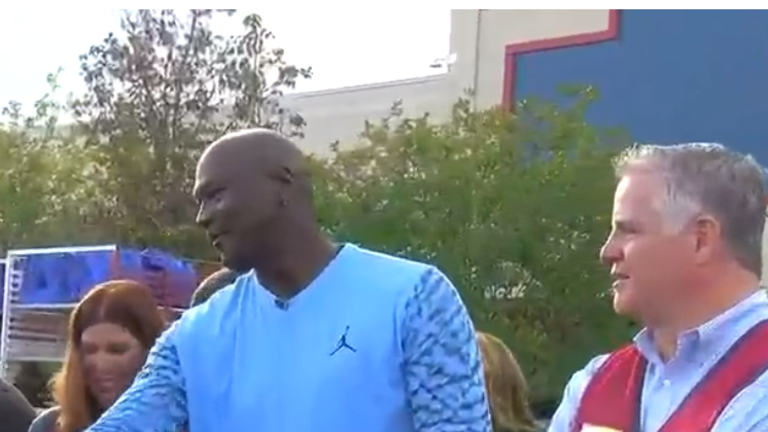Michael Jordan Delivers Thanksgiving Meals to Hurricane Florence Survivors